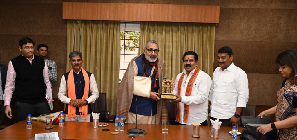रायपुर : छत्तीसगढ़ की आर्थिक तरक्की में महिलाओं की भागीदारी बढ़ाने की जरूरत : केन्द्रीय मंत्री श्री गिरिराज सिंह