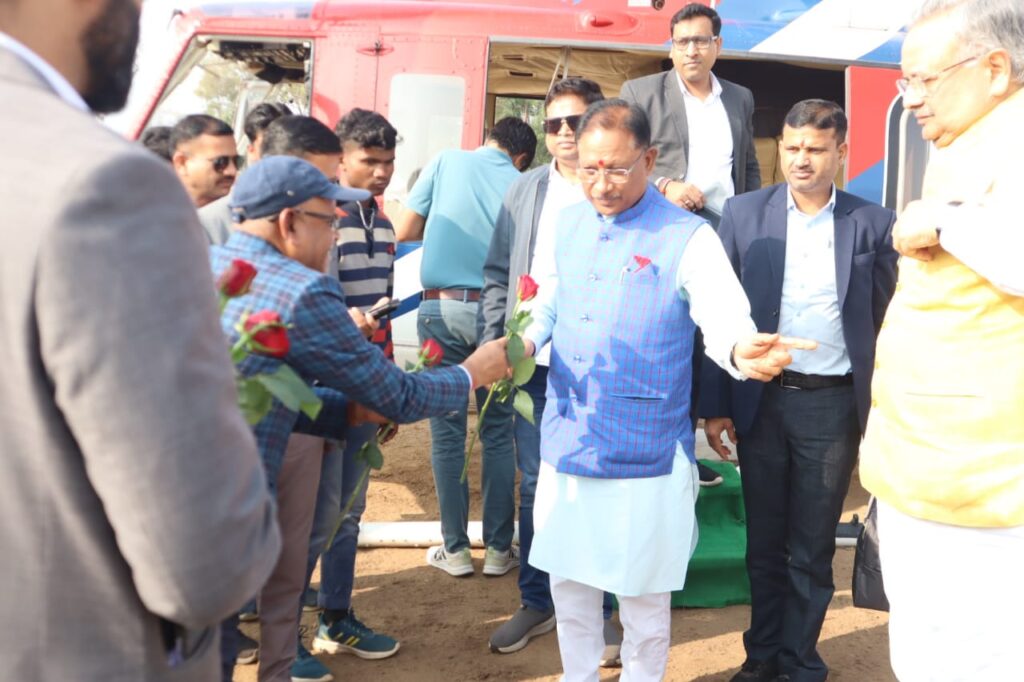 रायपुर : मुख्यमंत्री श्री विष्णुदेव साय सूरजपुर जिले के जमदेई ग्राम में अखिल भारतीय बिंझिया समाज के महासम्मेलन में हुए शामिल
