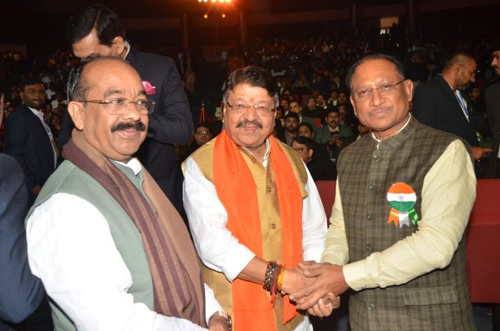  छत्तीसगढ़ के मुख्यमंत्री श्री विष्णुदेव साय से नई दिल्ली के भारत मंडपम में मध्यप्रदेश के नगरीय विकास, आवास और संसदीय कार्यमंत्री श्री कैलाश विजयवर्गीय ने मुलाकात कर शुभकामनाएं दी