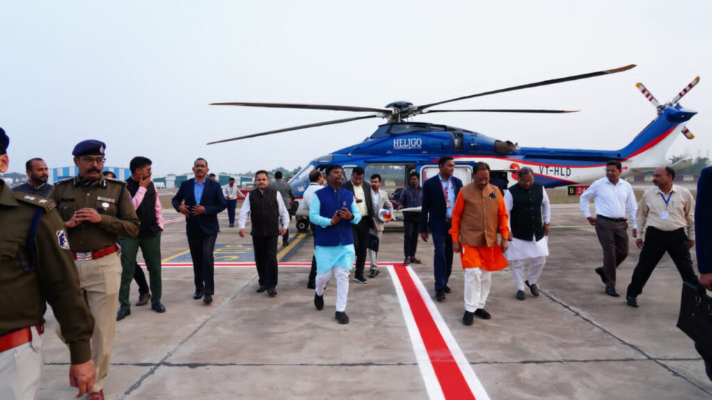 रायपुर : मुख्यमंत्री श्री विष्णु देव साय का जगदलपुर में जनप्रतिनिधियों एवं अधिकारियों द्वारा स्वागत