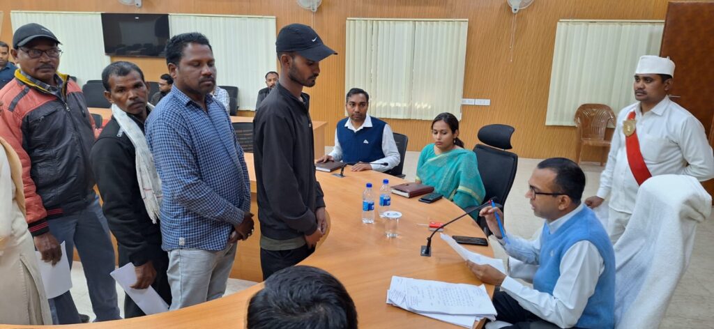 कलेक्टर ने जनचौपाल में सुनी आम नागरिकों की समस्याएं, कुल 32 आवेदन हुए प्राप्त..