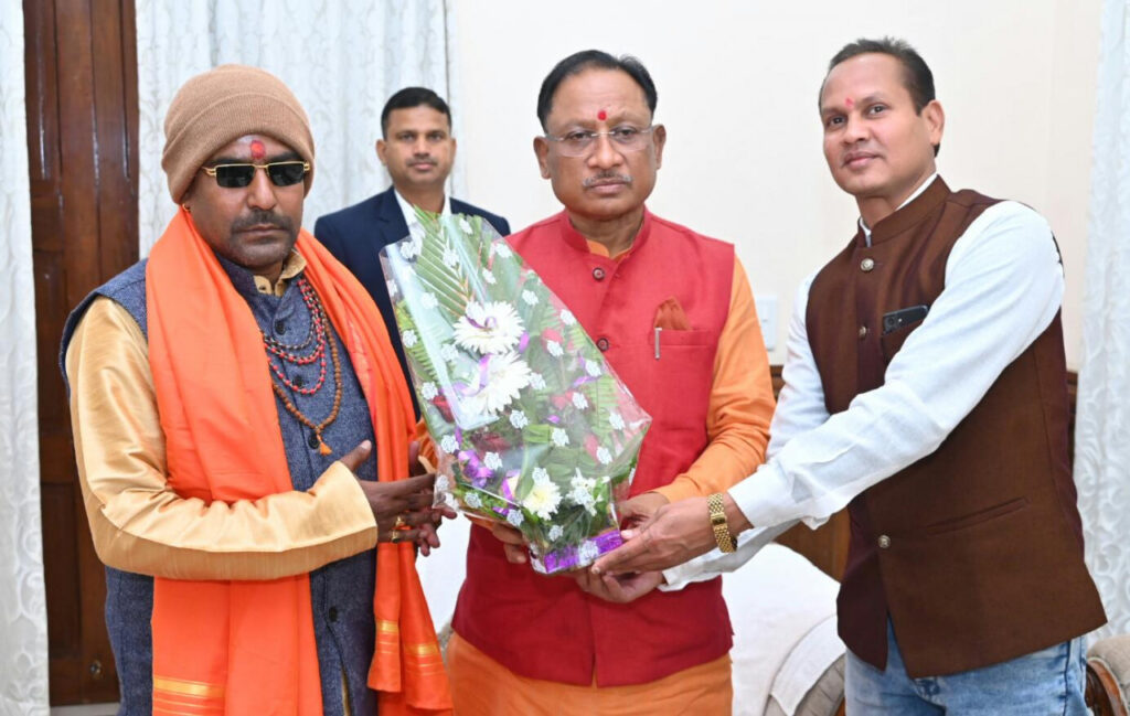 रायपुर : कामाख्या देवी मंदिर के पुजारी ने मुख्यमंत्री को दी नववर्ष की शुभकामनाएं