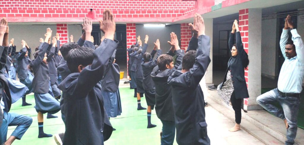 हायर सेकेण्डरी स्कूल तिवरता में आयुर्विद्या कार्यक्रम का हुआ आयोजन
