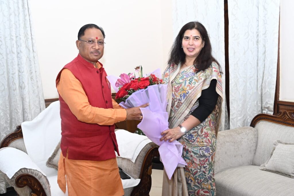 रायपुर : सांसद सुश्री सरोज पांडेय ने मुख्यमंत्री को दी नववर्ष की शुभकामनाएं