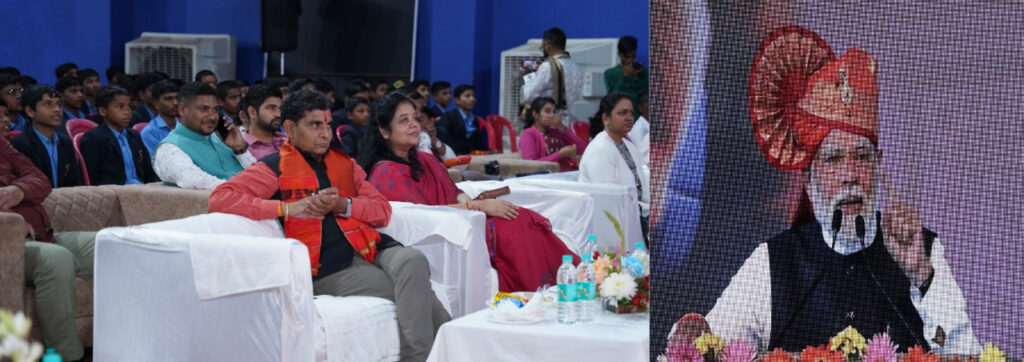 रायपुर : खेल एवं युवा कल्याण मंत्री श्री टंक राम वर्मा ने युवाओं के साथ राजधानी रायपुर के कोटा स्थित विवेकानंद स्टेडियम में युवा दिवस पर प्रधानमंत्री श्री नरेन्द्र मोदी के प्रेरणास्पद संबोधन को वर्चअली सुना
