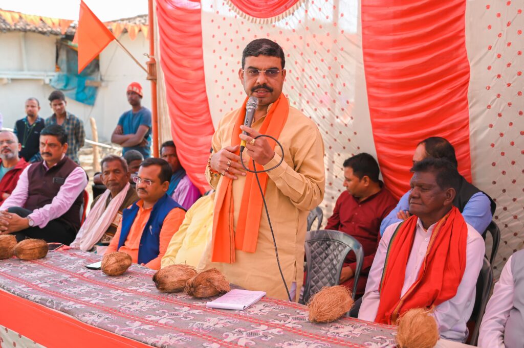 अयोध्या में श्री राम प्राण प्रतिष्ठा के शुभ अवसर पर वनांचल ग्राम कोल्गा में विकास महतो के द्वारा किया गया दीप दान व भंडारे का आयोजन…