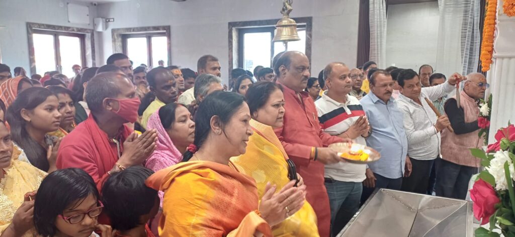 नवनिर्मित श्रीराम दरबार मंदिर में पूर्व केबिनेट मंत्री जयसिंह अग्रवाल ने की पूजा अर्चना