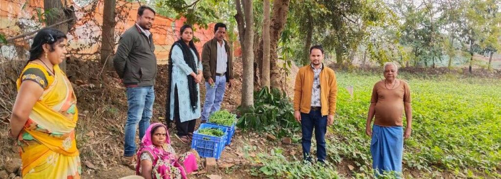 कोरबा : ​​​​​​​ईंट भट्ठे में हुआ बालबाड़ी का संचालन, बिरहोर जनजाति के कृषको को मिली सामुदायिक खेती की जानकारी