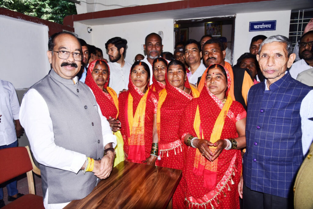 रायपुर : उप मुख्यमंत्री श्री अरुण साव ने जनदर्शन में सुनी आम जनता की समस्याएं