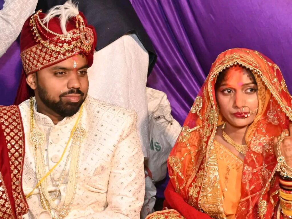 रायगढ़ में फांसी पर लटकी मिली महिला की लाश: मायके वालों ने ससुराल पर लगाया आरोप, कहा- बेटी की हत्या कर शव टांगा…