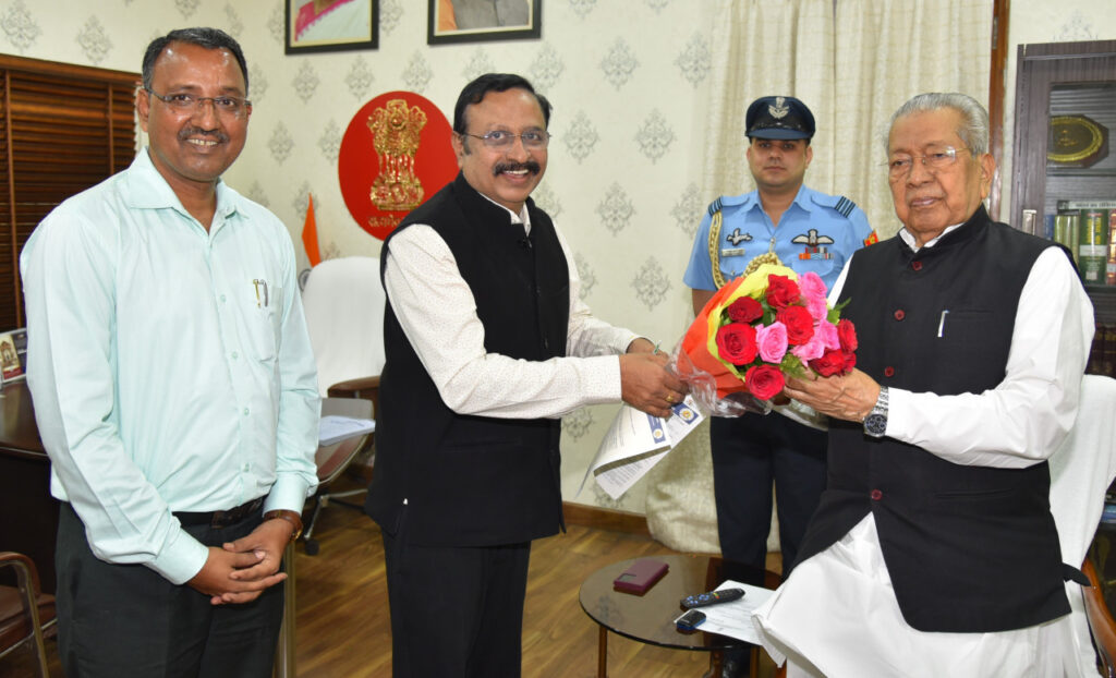 रायपुर : राज्यपाल श्री हरिचंदन से एन आई टी निदेशक श्री राव ने सौजन्य मुलाकात की