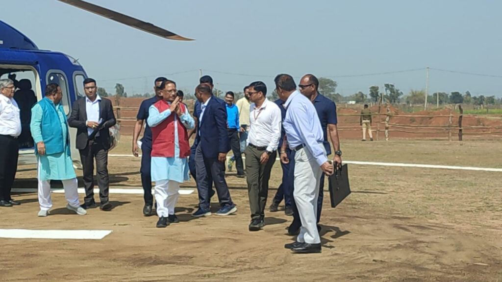 रायपुर : मुख्यमंत्री श्री विष्णु देव साय का दामाखेड़ा हेलीपैड पर हुआ आत्मीय स्वागत
