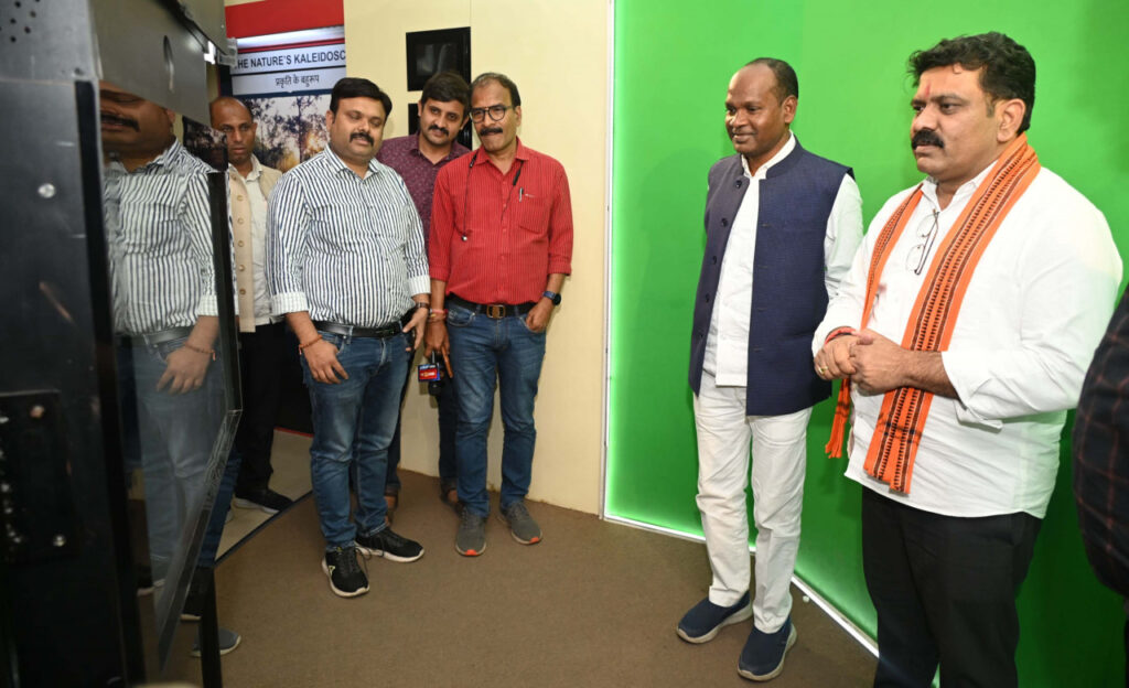 रायपुर : उप मुख्यमंत्री श्री विजय शर्मा ने छत्तीसगढ़ रीजनल साईस सेन्टर का किया औचक निरीक्षण