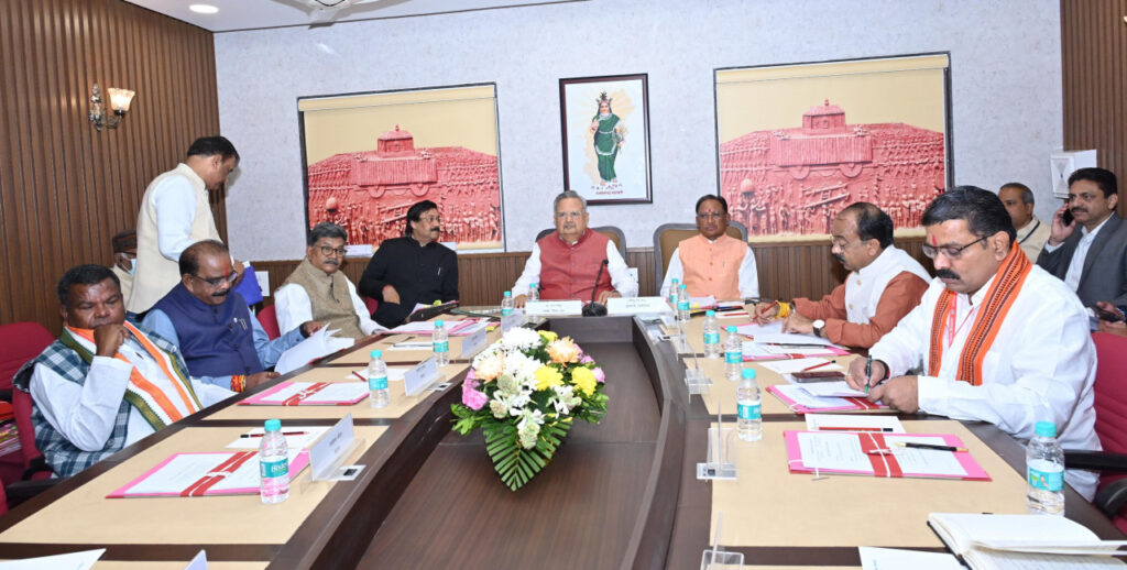 रायपुर : विधानसभा अध्यक्ष डॉ. रमन सिंह की अध्यक्षता में आज यहां विधानसभा के समिति कक्ष में कार्य मंत्रणा समिति की बैठक आयोजित की गई..