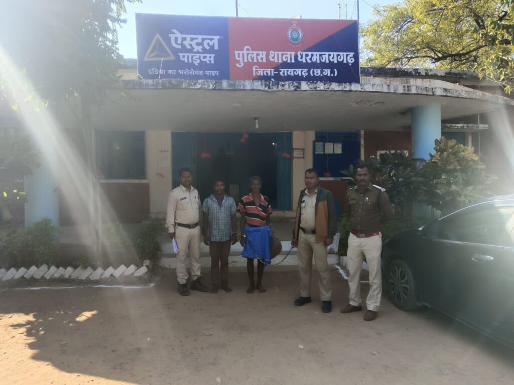 जमीन विवाद-अवैध संबंध के शक में हत्या: रायगढ़ में पत्नी के सामने 2 लोगों ने पति को मारा, फिर जलती लकड़ी फेंककर भागे…