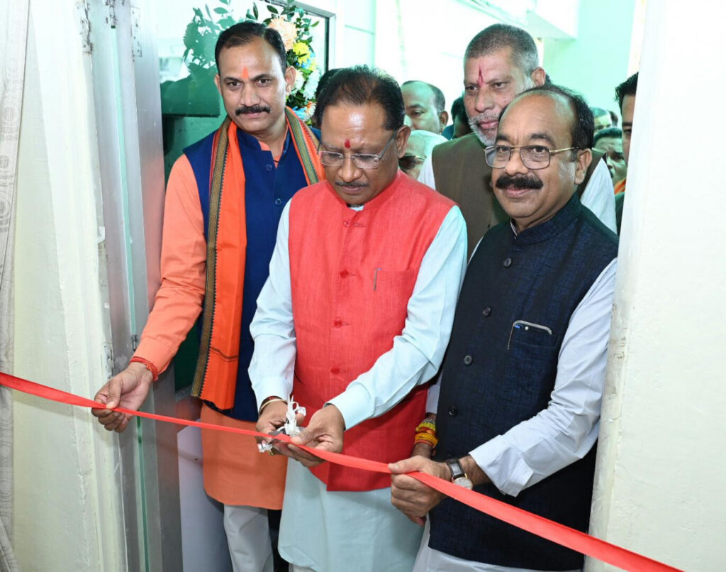 रायपुर : मुख्यमंत्री ने हेल्थ कैंप में अपना बीपी शुगर जांच कर स्वास्थ्य जागरूकता का दिया संदेश