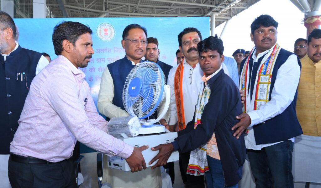 रायपुर : सोलर होमलाइट से कोंटा के दूरस्थ गांवों के बच्चों में फैलेगा शिक्षा का उजियारा