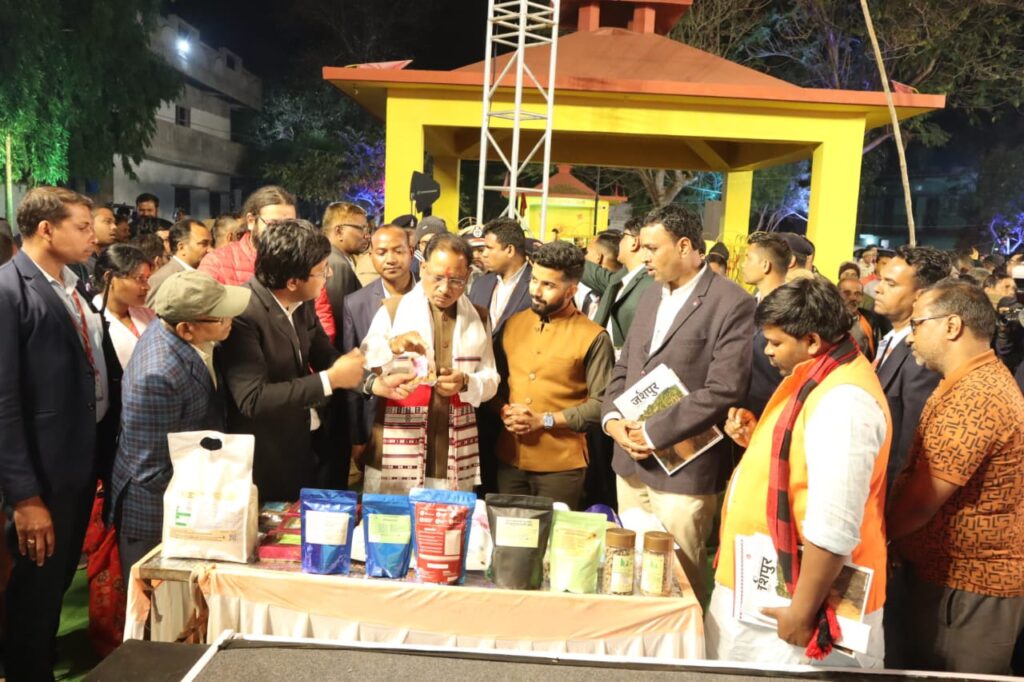 रायपुर  : महिला समूहों के कार्यों की मुख्यमंत्री ने की तारीफ