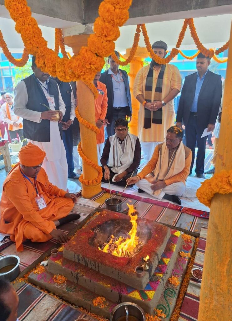 रायपुर : अखिल भारतीय वैदिक महासम्मेलन कार्यक्रम का मुख्यमंत्री श्री विष्णु देव साय के मुख्य आतिथ्य में रायगढ़ जिले के ग्राम तुरंगा में हो रहा आयोजन, कार्यक्रम स्थल पर पहुंचे मुख्यमंत्री श्री विष्णुदेव साय
