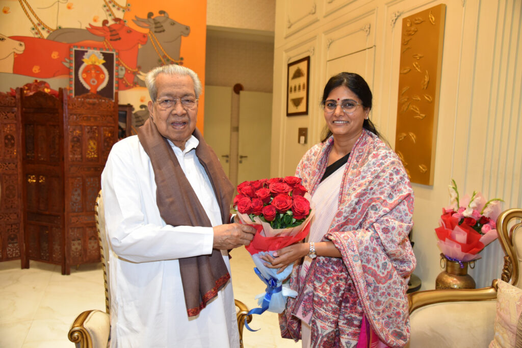 रायपुर : राज्यपाल श्री हरिचंदन से केंद्रीय वाणिज्य एवं उद्योग राज्य मंत्री ने की सौजन्य भेंट