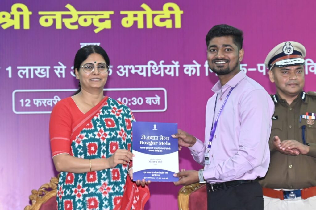 रायपुर : युवा विकसित भारत के निर्माण में सहभागी बनें : प्रधानमत्री श्री नरेन्द्र मोदी