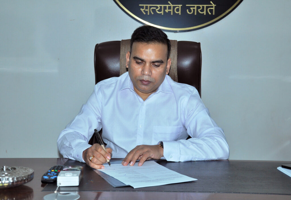 रायपुर : राज्यपाल के नव नियुक्त सचिव श्री यशवंत कुमार ने कार्यभार ग्रहण किया