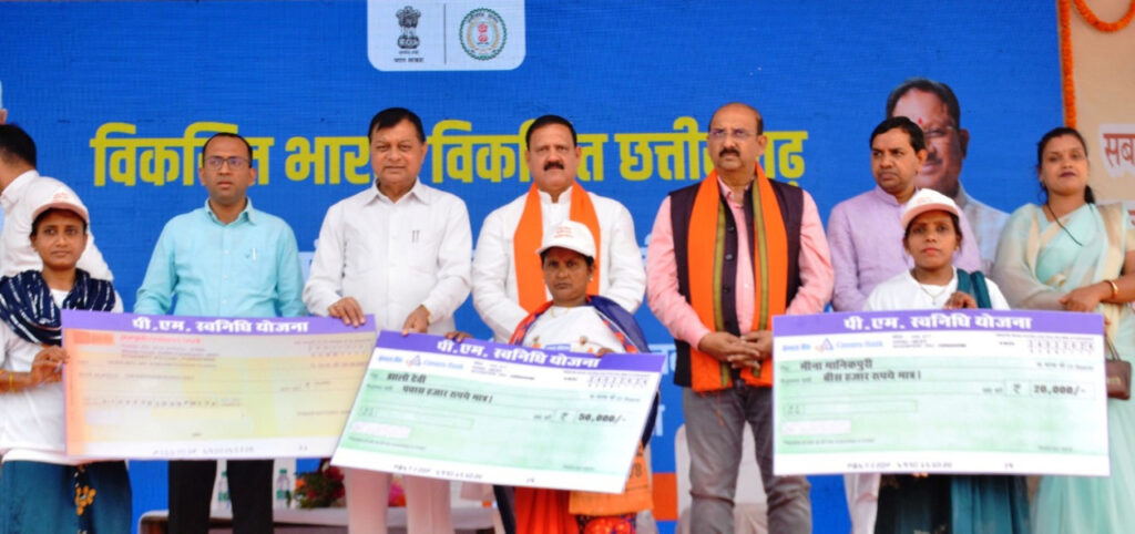रायपुर : प्रधानमंत्री ने जन-जन के लिए योजनायें बनाकर गरीबों को लाभान्वित किया: उद्योग मंत्री श्री देवांगन