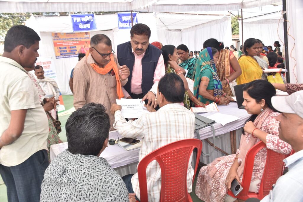 परसाभांठा बालको व उडिया बस्ती दर्री में आयोजित हुए विकसित भारत संकल्प यात्रा शिविर
