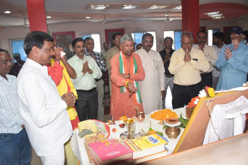 निगम की लाईब्रेरी में हुई मॉं सरस्वती की पूजा अर्चना