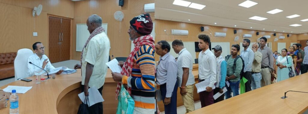 कलेक्टर ने जनचौपाल में सुनी आम नागरिकों की समस्याएं