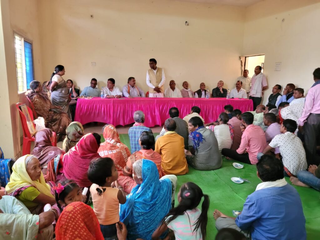 रामपुर विधानसभा के ग्राम तिलकेजा में विधायक फुलसिंह राठिया एवं कांग्रेस जिला अध्यक्ष सुरेन्द्र प्रताप जायसवाल ने बैठक ली…