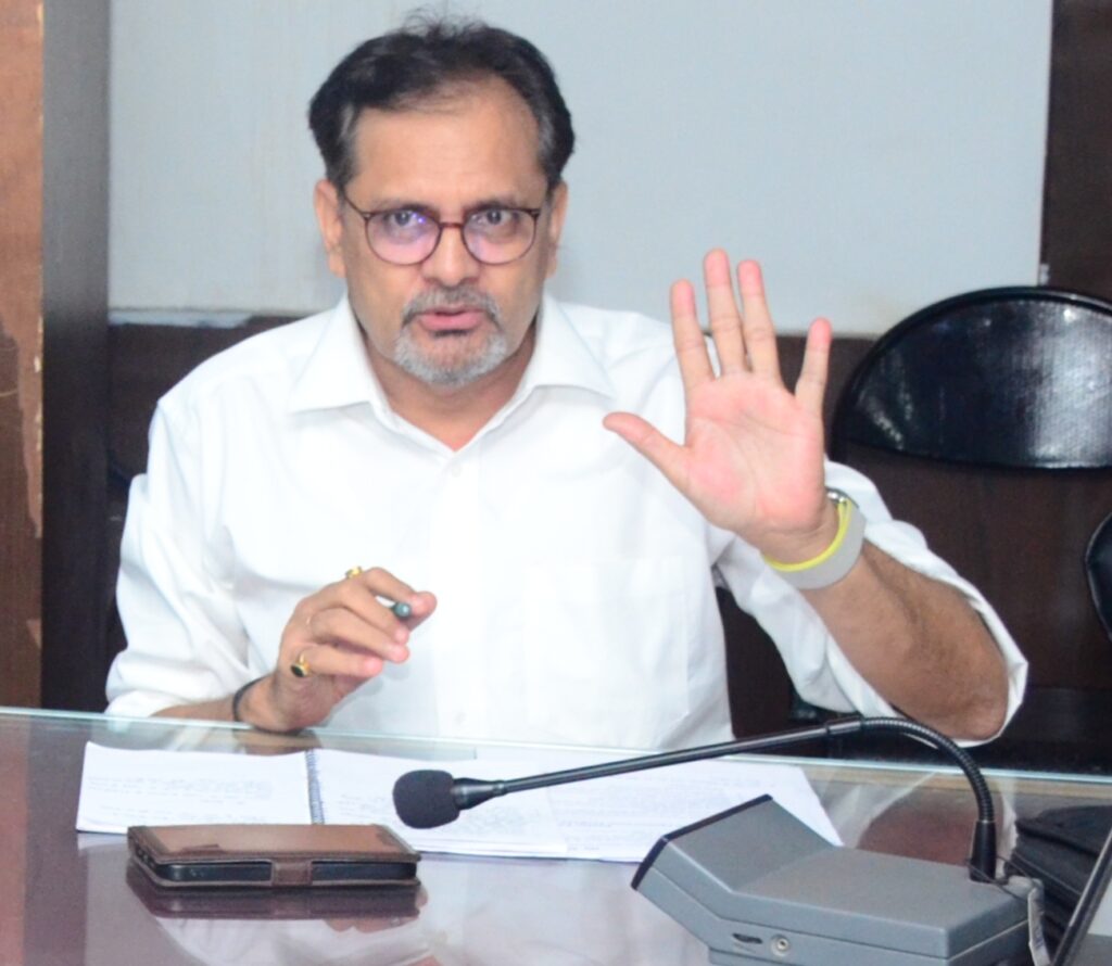 ईडीसी एवं डाक मतपत्र से मतदान करने दिया गया प्रशिक्षण