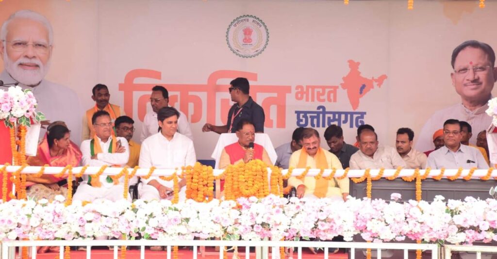 राजनांदगांव : मुख्यमंत्री श्री विष्णुदेव साय ने भारत नेट परियोजना के अंतर्गत जिले के दूरस्थ ग्राम पंचायत केकतीटोला, गौलीटोला एवं कुंजामटोला के सरपंचों एवं ग्रामीणों से इंटरनेट के माध्यम से वर्चुअल किया संवाद…