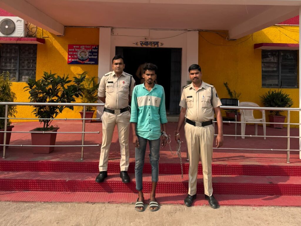 मोबाइल पटकने से नाराज भाई ने की भाई की हत्या: चार्जर के केबल से दबाया था गला, घर के पास बाड़ी में मिली थी लाश…