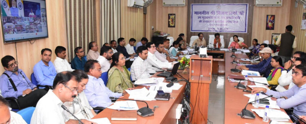 रायपुर : उप मुख्यमंत्री श्री विजय शर्मा ने राजनांदगांव जिले के विभिन्न योजनाओं एवं विकास कार्यों की समीक्षा की