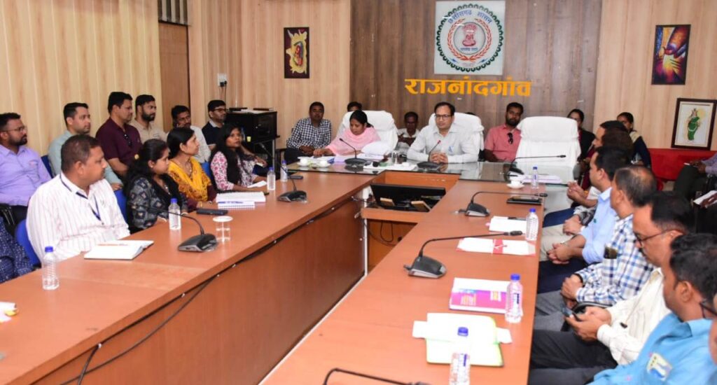 राजनांदगांव : उडऩदस्ता दल, स्थैतिक निगरानी दल, वीडियो निगरानी दल, वीडियो अवलोकन दल, लेखाकरण दल एवं सहायक व्यय प्रेक्षक को दिया गया प्रशिक्षण