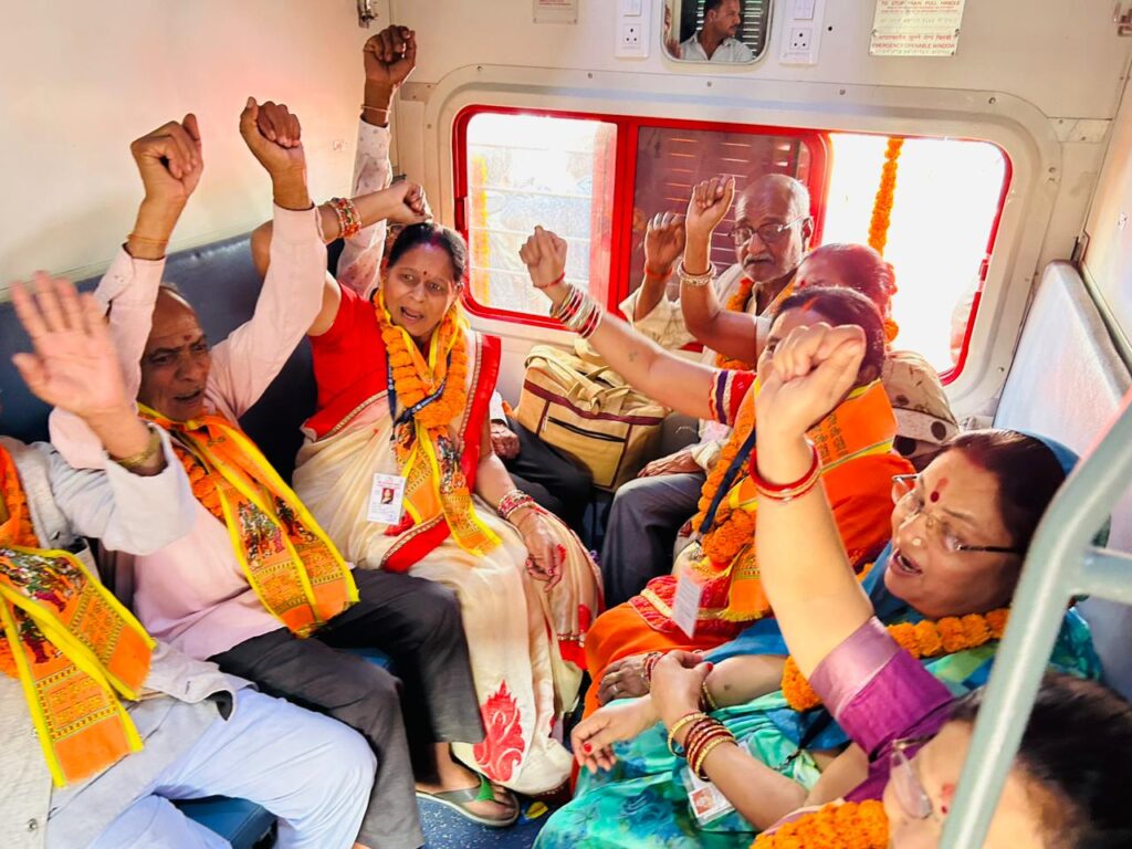 रायपुर : यात्रियों ने कहा, अयोध्या धाम के दर्शन करना बहुत सौभाग्य की बात