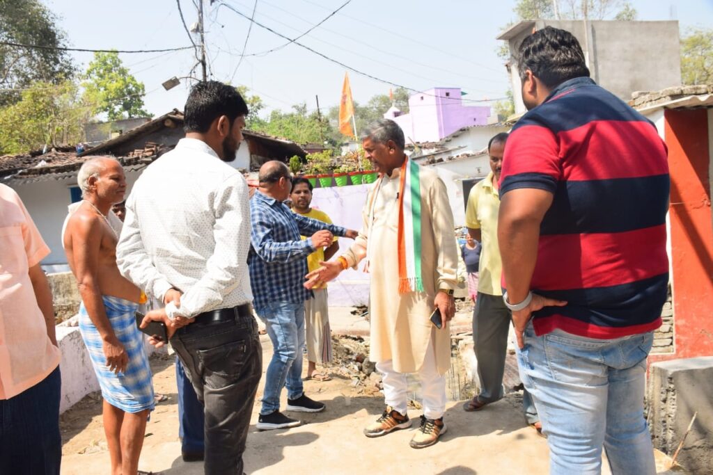 महापौर ने किया निर्माणाधीन नाला का निरीक्षण