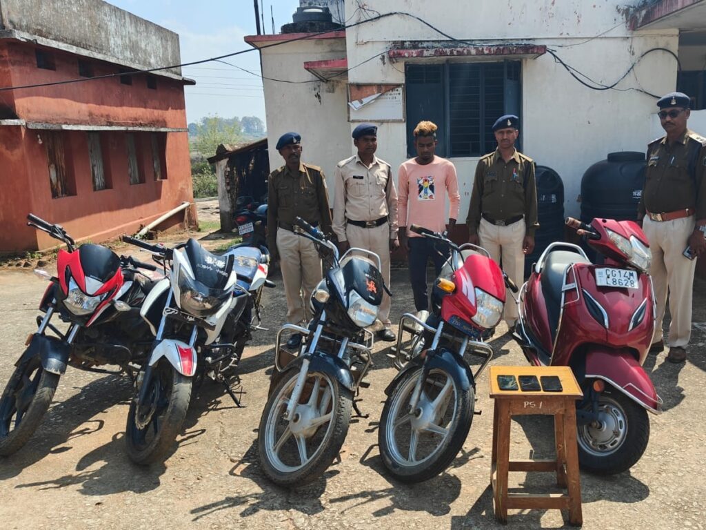 शातिर चोर शराब पिलाकर करता था चोरी:दारू पीने वाले जगहों पर लोगों से दोस्ती कर लगाया चूना, 5 बाइक और 3 मोबाइल जब्त