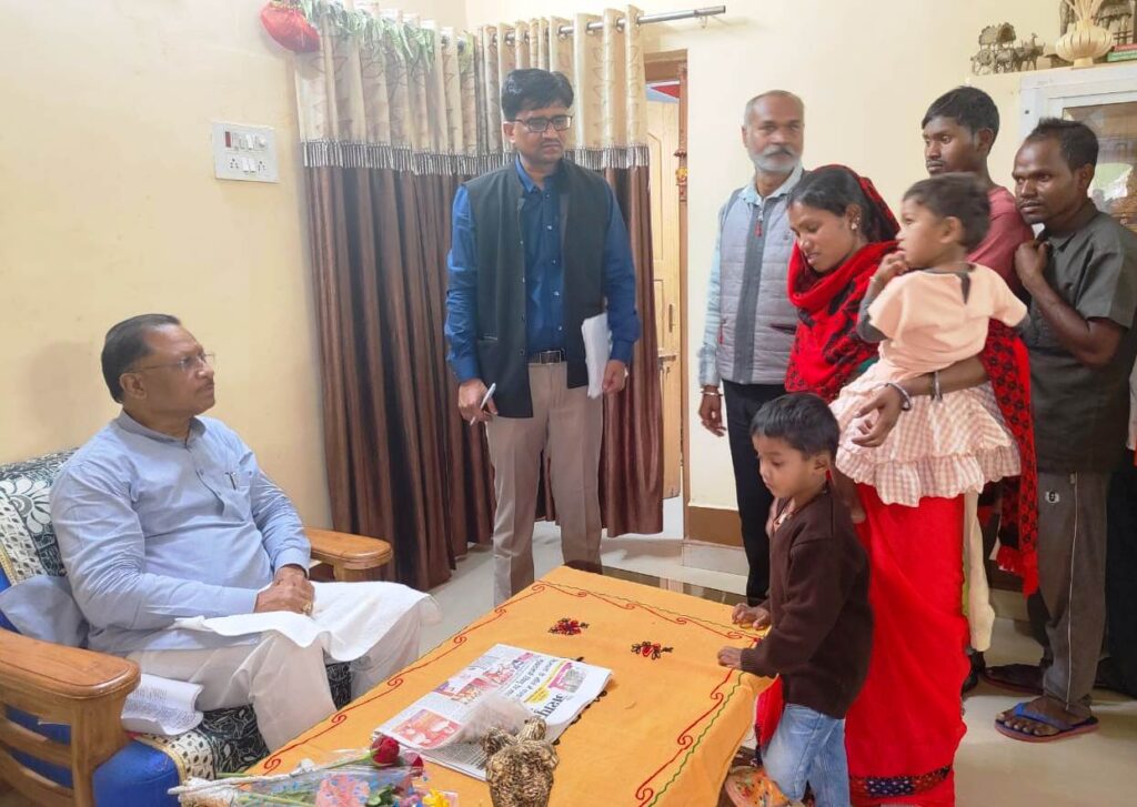 रायपुर : मुख्यमंत्री ने सिकलसेल से जूझ रहे आयुष और आयुषि की सहायता के लिए बढ़ाया हाथ