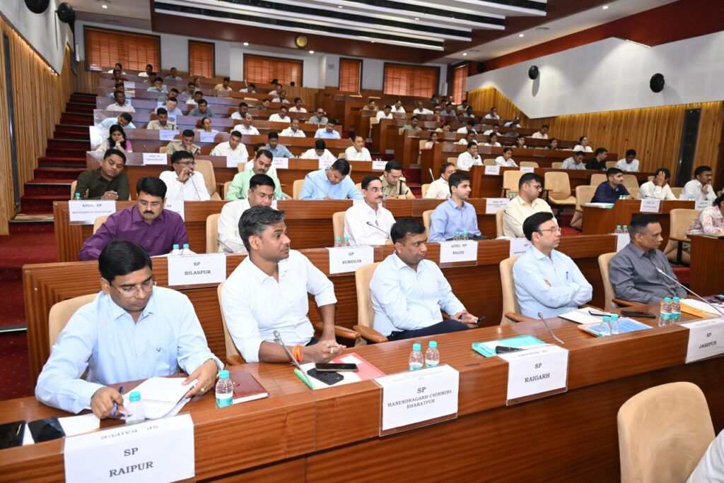 रायपुर : शांतिपूर्ण निर्वाचन के लिए पुलिस की भूमिका अहम- अतिरिक्त मुख्य निर्वाचन पदाधिकारी श्री नीलेश क्षीरसागर..