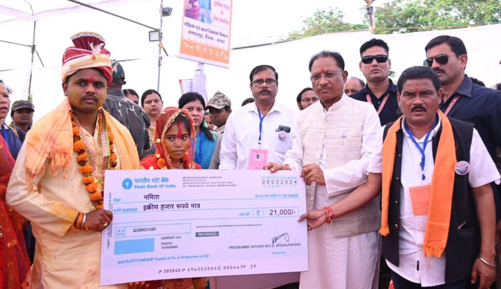 रायपुर : मुख्यमंत्री श्री विष्णु देव साय ने तीन दिवसीय चित्रकोट महोत्सव -2024 का किया शुभारंभ