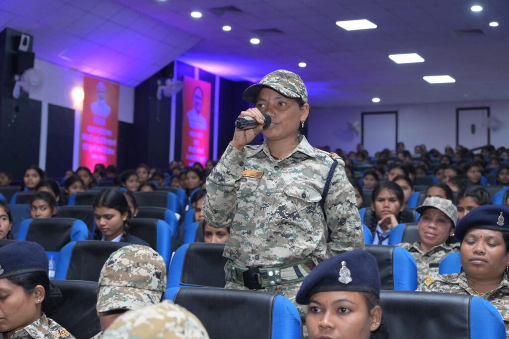 रायपुर : नक्सल संगठन में रहते हुए भी आपने 15 वर्षों तक ऊर्जा बचाए रखी आपको प्रणाम: मुख्यमंत्री श्री विष्णु देव साय