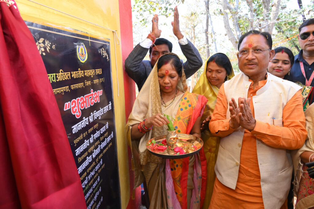 रायपुर : मुख्यमंत्री ने किया गिरी गोवर्धन पर्वत-तामामुंडा में सांस्कृतिक मंडप का शुभारंभ