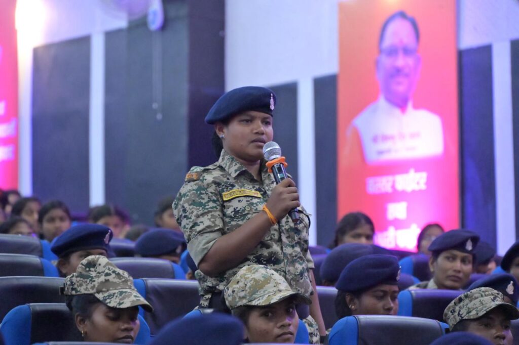 रायपुर : नक्सल संगठन में रहते हुए भी आपने 15 वर्षों तक ऊर्जा बचाए रखी आपको प्रणाम: मुख्यमंत्री श्री विष्णु देव साय