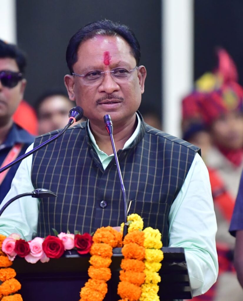 रायपुर : मुख्यमंत्री श्री विष्णु देव साय ने संवाद कार्यक्रम को सम्बोधित करते हुए अंतर्राष्ट्रीय महिला दिवस और महाशिवरात्रि को बधाई देते हुए अपने सम्बोधन की शुरुआत की