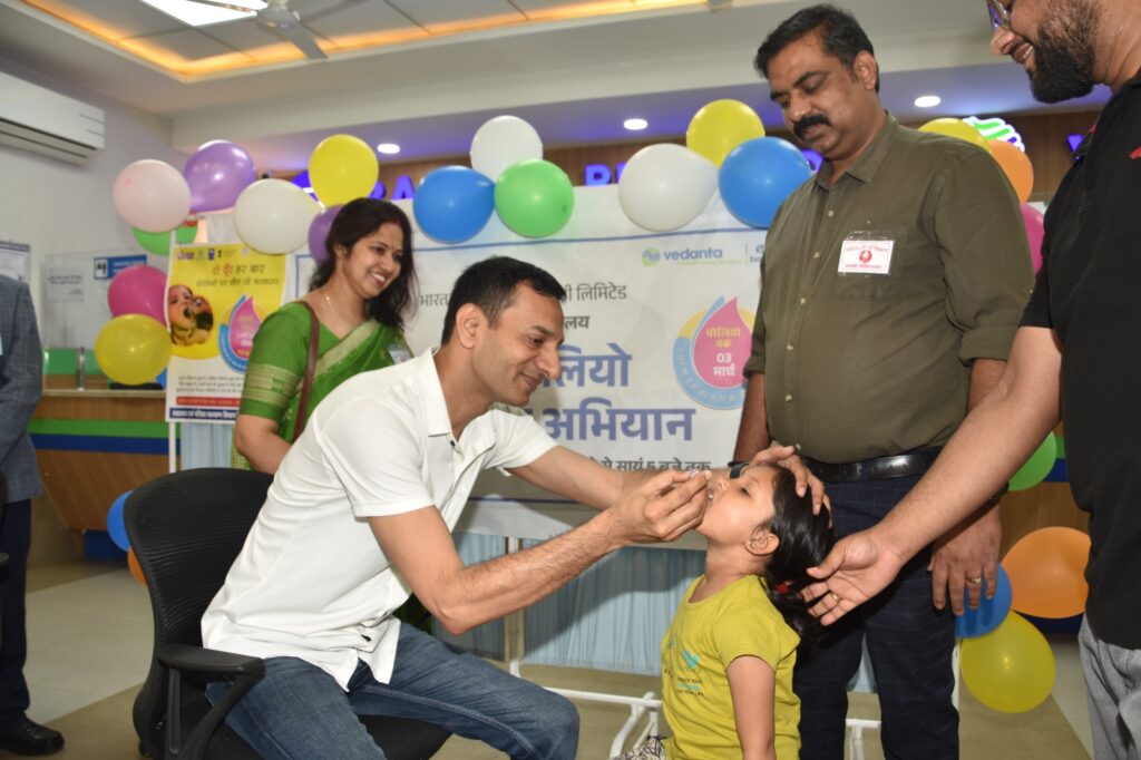 बालको अस्पताल ने बच्चों को पिलाई पल्स पोलियो की दवा