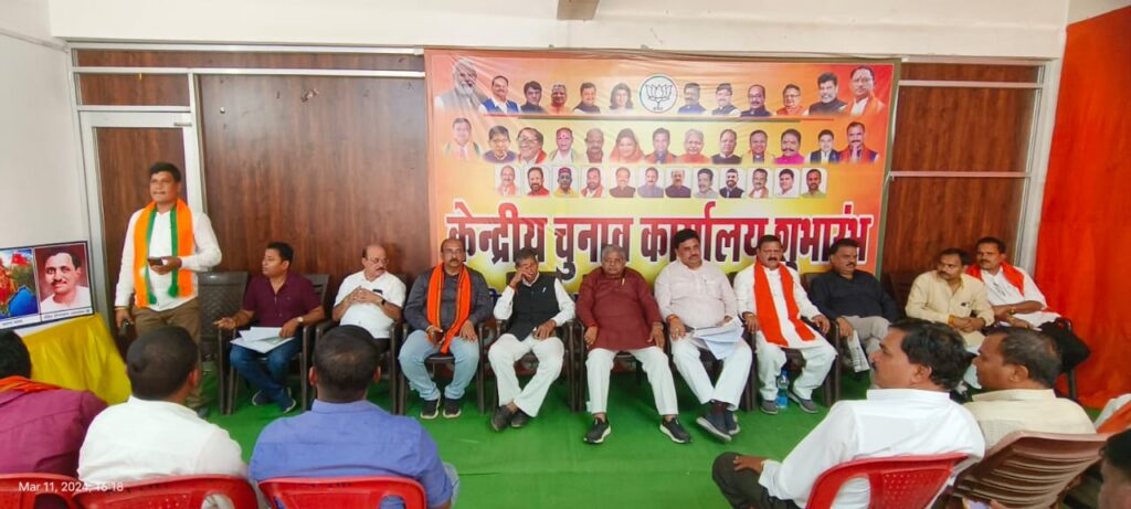 कोरबा लोकसभा प्रभारी धरमलाल कौशिक की अध्यक्षता में हुई प्रबंधन समिति और कोर कमेटी की बैठक..