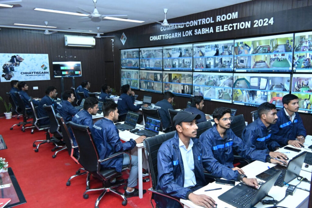 रायपुर : मतदान की हर पल की गतिविधि पर नजर रखने मुख्य निर्वाचन पदाधिकारी कार्यालय में कंट्रोल रूम स्थापित..