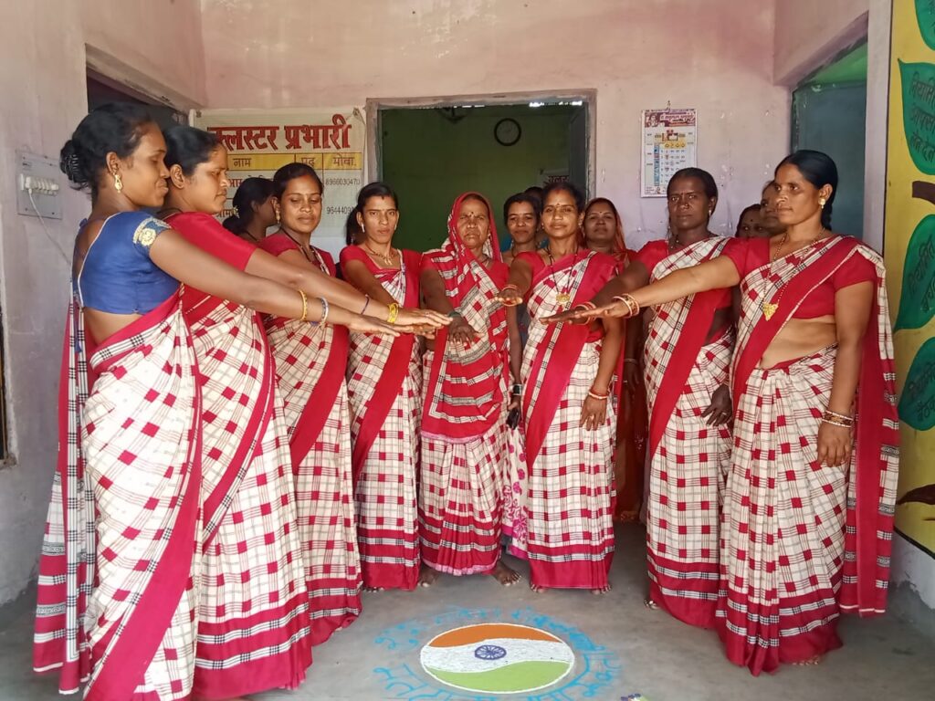 कोरबा : ​​​​​​​स्व-सहायता समूह की महिलाओं ने मतदान हेतु ली सामूहिक शपथ लेकर दिया मतदाता जागरूकता का संदेश…